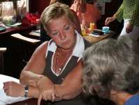 Beurs Schagen15 okt�06 Anneke in actie