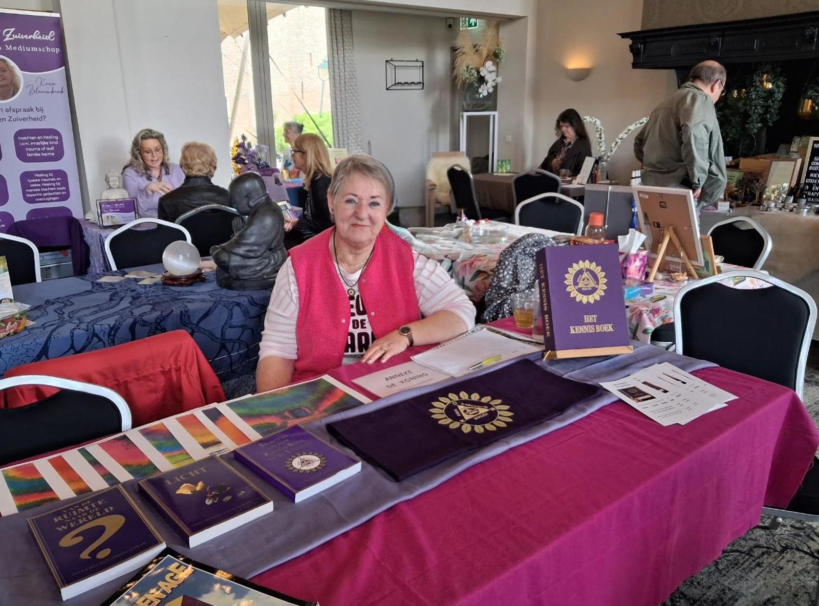 Sfeerplaatje Happinessbeurs Schagen 19 april 2026